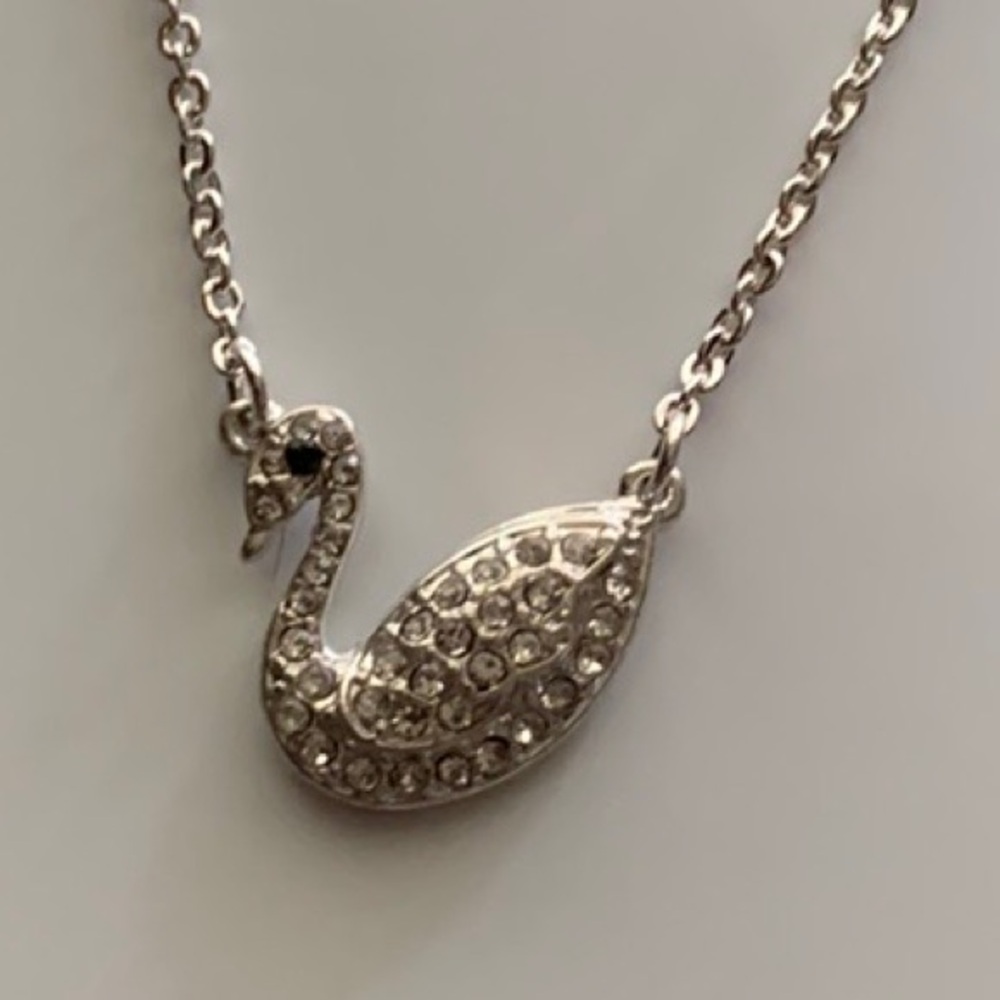 Icing swan necklace